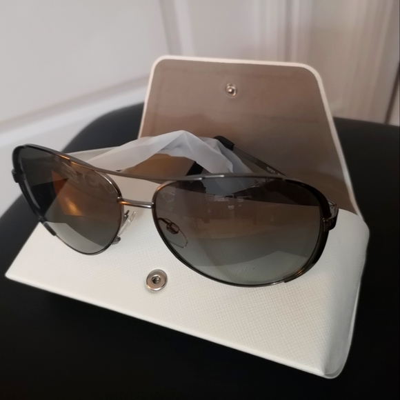☀️HOST PICK ☀️NWT. Michael Kors Chelsea Sunglasses - Picture 2 of 4